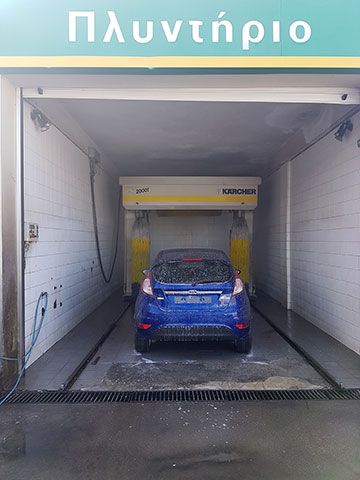 autokinito mesa sto pluntirio autokiniton